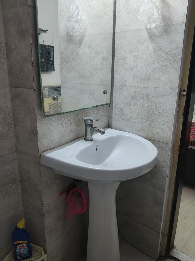Bathroom, panchsheel vihar 2 Bedroom 850 Sq.Ft. Apartment In Panchsheel Vihar Delhi 9400046