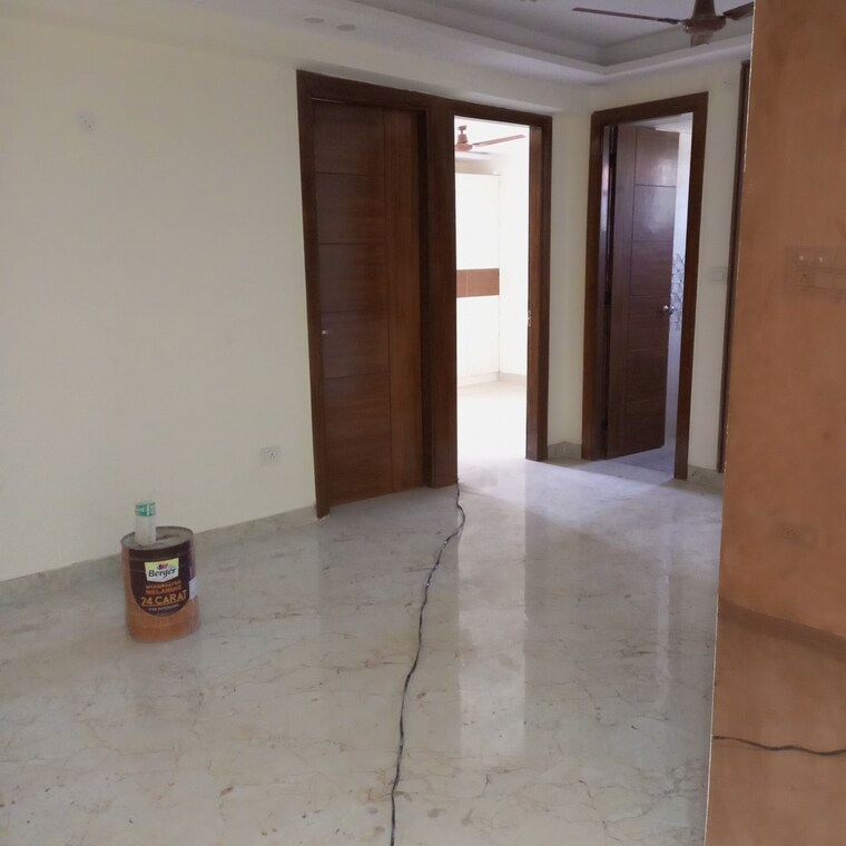 Room, sector 73 4 Bedroom 1650 Sq.Ft. Builder Floor In Sector 73 Noida 9400639