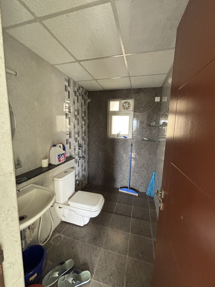 Bathroom, hsr layout 3 Bedroom 2100 Sq.Ft. Builder Floor In Hsr Layout Bangalore 9400197