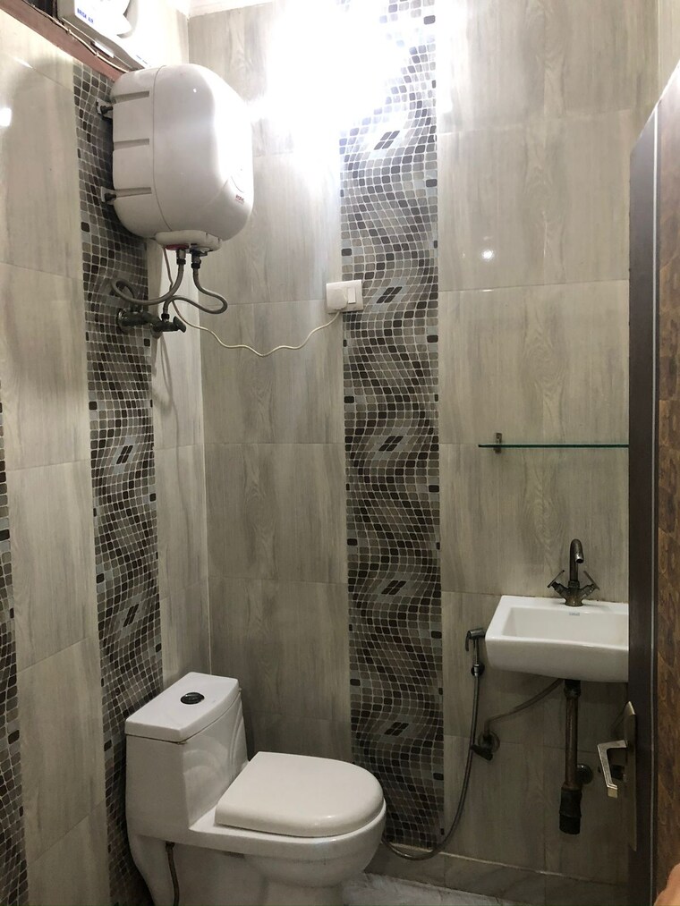 Bathroom, panchsheel vihar 2 Bedroom 800 Sq.Ft. Apartment In Panchsheel Vihar Delhi 9400265
