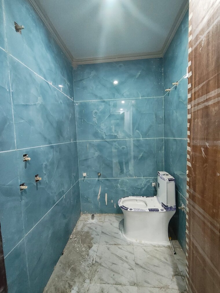 Bathroom, chattarpur 2 Bedroom 85 Sq.Yd. Builder Floor In Chattarpur Delhi 9400373