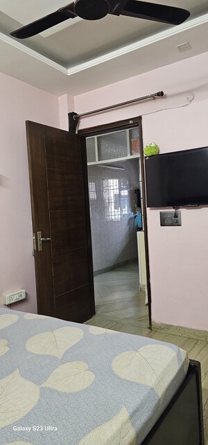 Furnished Amenities in 3 BHK Builder Floor at Rohini Sector 25 – for Sale