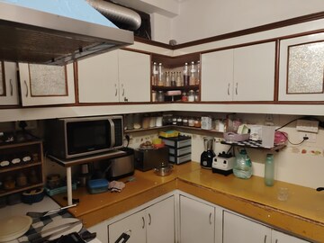 Kitchen in 2.5 BHK Builder Floor at Ramprastha Colony – for Sale