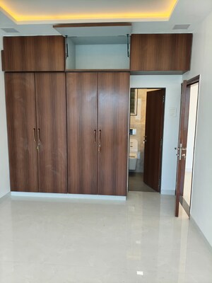 Furnished Amenities in 2.5 BHK Apartment at Mayflower, Tardeo – for Rent