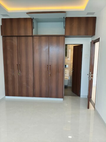 Furnished Amenities in 2.5 BHK Apartment at Mayflower, Tardeo – for Rent