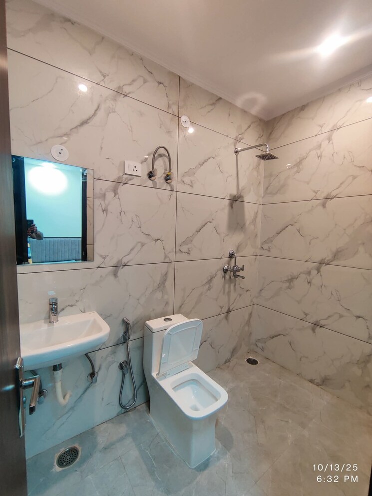 Bathroom, sector 31 2 Bedroom 1460 Sq.Ft. Builder Floor In Sector 31 Gurgaon 9400861