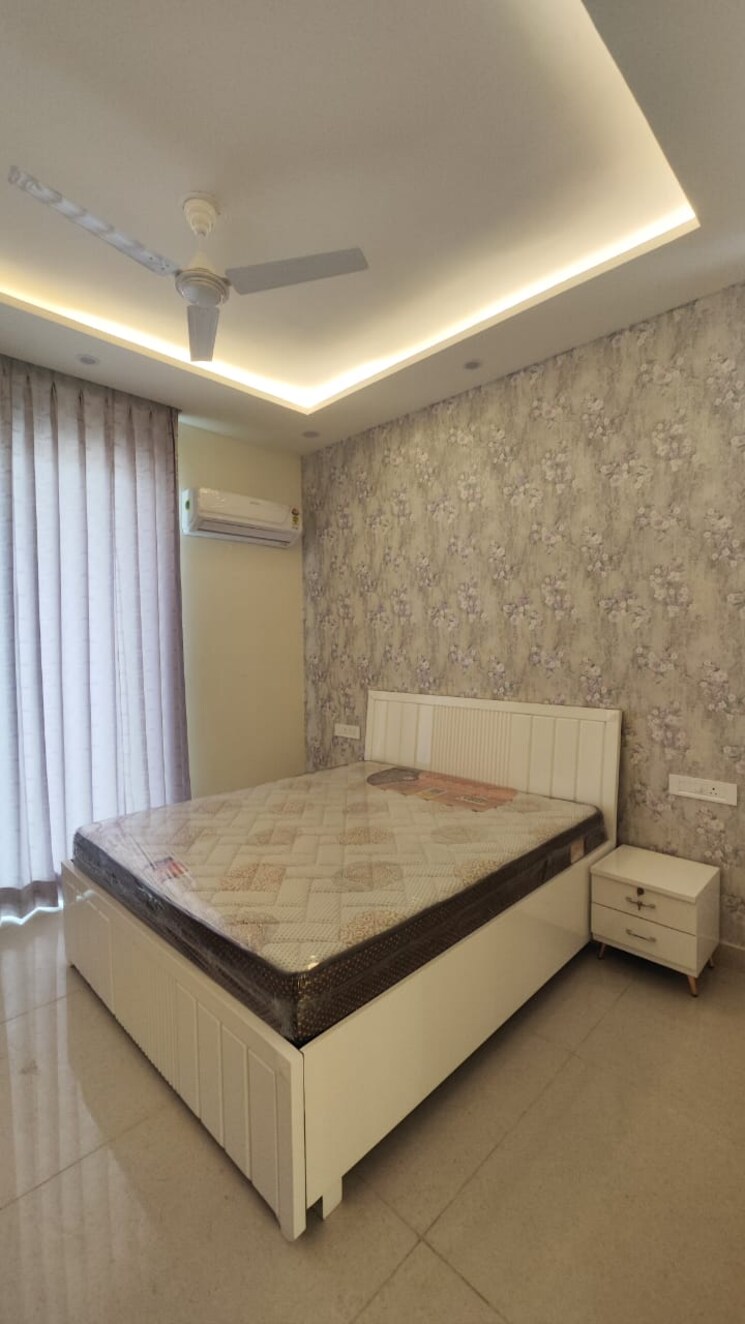 Bedroom, maya-green-lotus-saksham 3 Bedroom 1346 Sq.Ft. Apartment In International Airport Road Zirakpur 9400537
