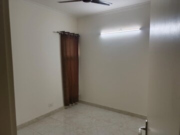 Room in 2 BHK Apartment at Gaurs Siddhartham, Siddharth Vihar – for Rent