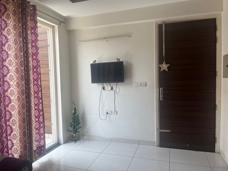 Room, high ground 4 Bedroom 2200 Sq.Ft. Apartment In High Ground Zirakpur 9400858