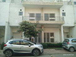 2 BHK + Servant Room Villa For Sale in Paramount Golfforeste