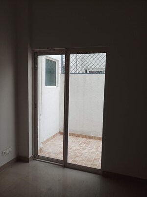 Room in 2 BHK Villa at Paramount Golfforeste, Zeta I Greater Noida – for Sale