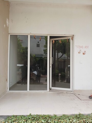 Room in 2 BHK Villa at Paramount Golfforeste, Zeta I Greater Noida – for Sale