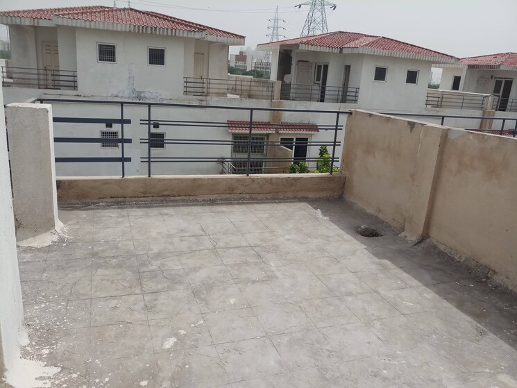 Terrace, paramount-golfforeste 2 Bedroom 1507 Sq.Ft. Villa In Zeta I Greater Noida Greater Noida 9400982