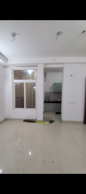 Room in 2 BHK Apartment at Palm Marina Suites, Nh 24 – for Rent