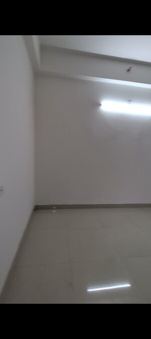 Room in 2 BHK Apartment at Palm Marina Suites, Nh 24 – for Rent