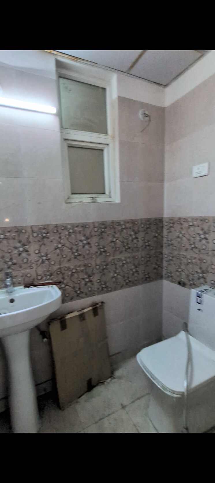 Bathroom, palm-marina-suites 2 Bedroom 860 Sq.Ft. Apartment In Nh 24 Ghaziabad 9400938