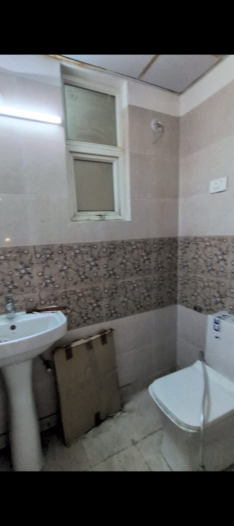 Bathroom, palm-marina-suites 2 Bedroom 860 Sq.Ft. Apartment In Nh 24 Ghaziabad 9400938