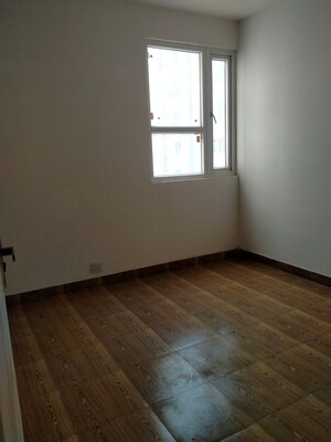 Room in 2 BHK Apartment at Tulip Lemon, Sector 69 – for Rent