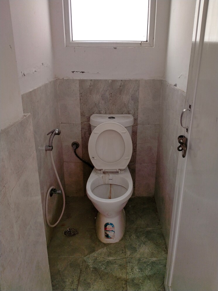 Bathroom, tulip-lemon 2 Bedroom 526 Sq.Ft. Apartment In Sector 69 Gurgaon 9400959