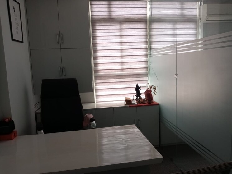 Room, ambala highway Commercial Office Space 3200 Sq.Ft. In Ambala Highway Zirakpur 9400992