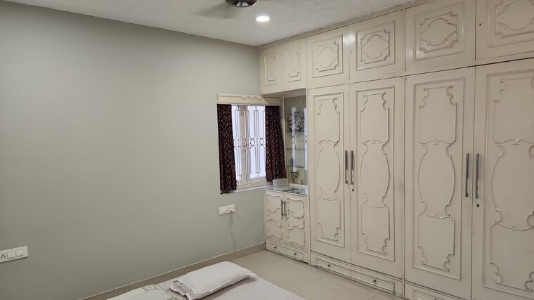 Room, bbd bagh Commercial Office Space 1946 Sq.Ft. In Bbd Bagh Kolkata 9399526