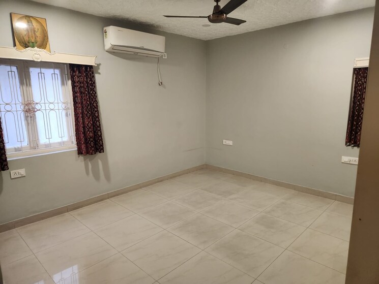 Room, bbd bagh Commercial Office Space 1946 Sq.Ft. In Bbd Bagh Kolkata 9399526