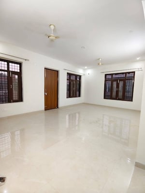 Room in 4 BHK Builder Floor at Palam Vihar – for Rent