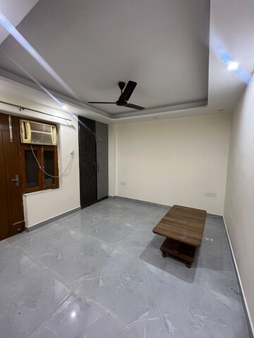 Room in 3 BHK Builder Floor at Sushant Lok 3, Sector 57 – for Rent
