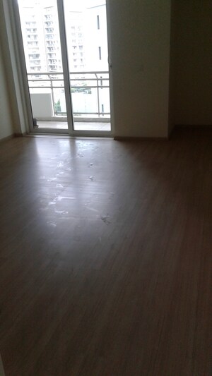 Room in 4 BHK Apartment at DLF The Belaire, Sector 54 – for Rent