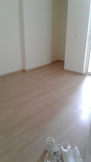 Room in 4 BHK Apartment at DLF The Belaire, Sector 54 – for Rent