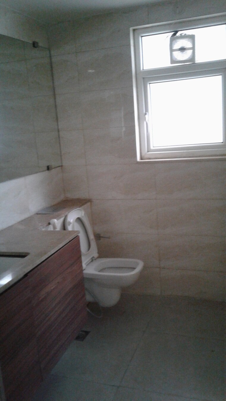 Bathroom, dlf-the-belaire 4 Bedroom 4098 Sq.Ft. Apartment In Sector 54 Gurgaon 9401216