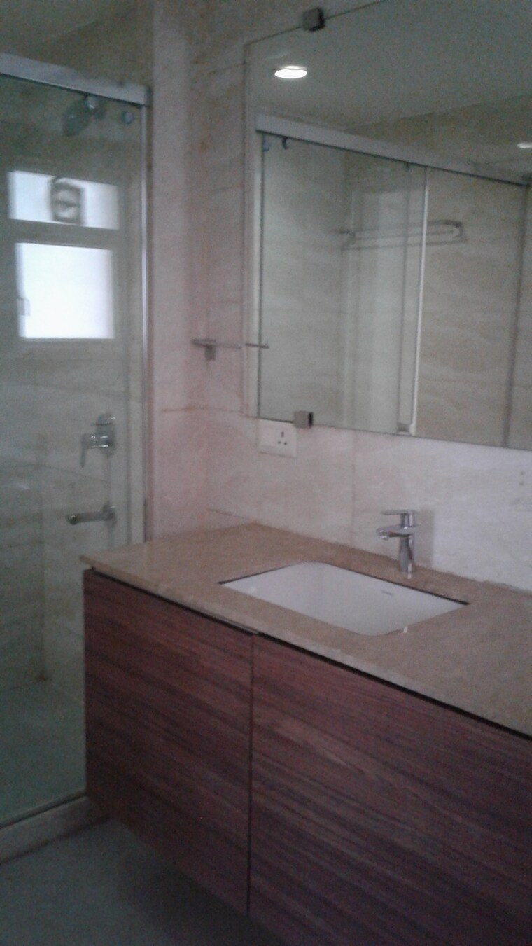 Bathroom, dlf-the-belaire 4 Bedroom 4098 Sq.Ft. Apartment In Sector 54 Gurgaon 9401216