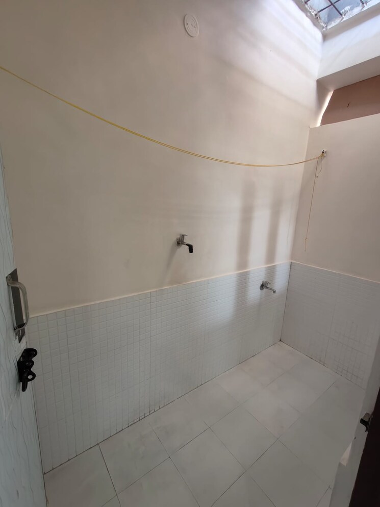 Bathroom, saket 1.5 Bedroom 450 Sq.Ft. Builder Floor In Saket Delhi 9401294
