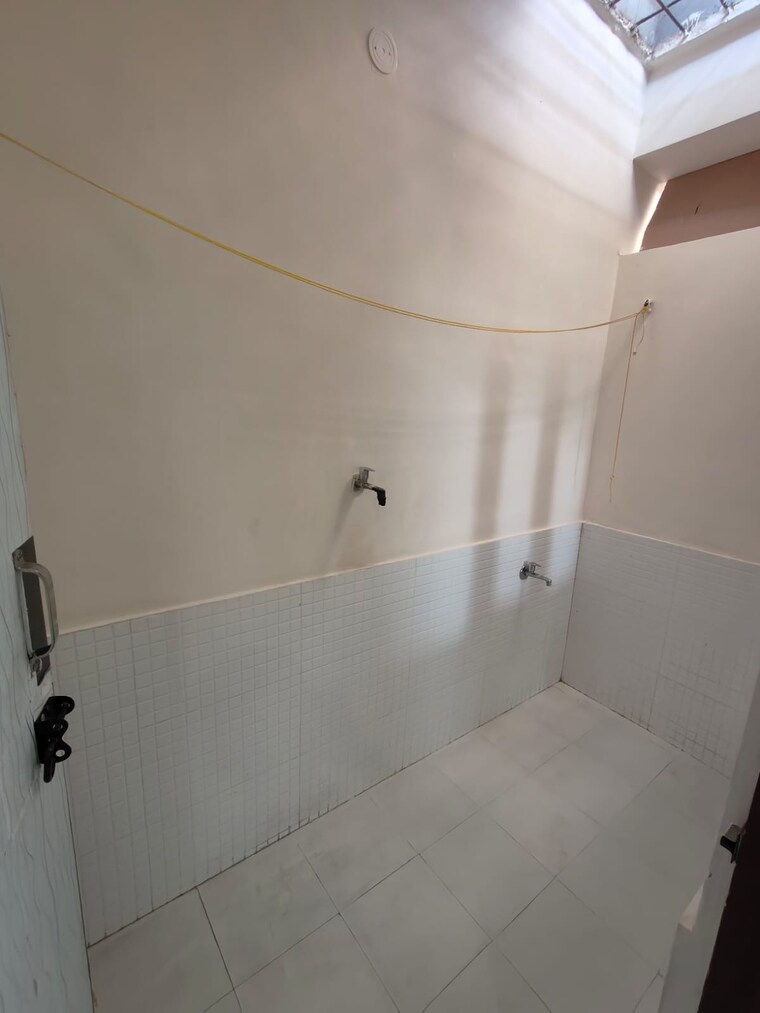 Bathroom, saket 1.5 Bedroom 450 Sq.Ft. Builder Floor In Saket Delhi 9401294