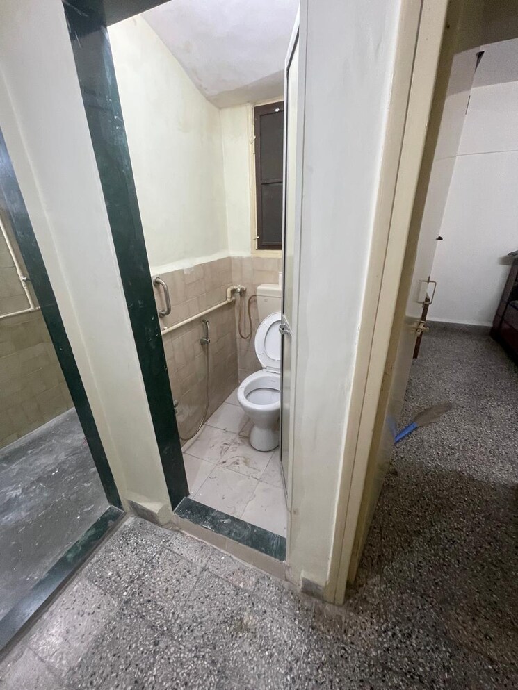 Bathroom, hill-garden 1 Bedroom 700 Sq.Ft. Apartment In Manpada Thane 9401280