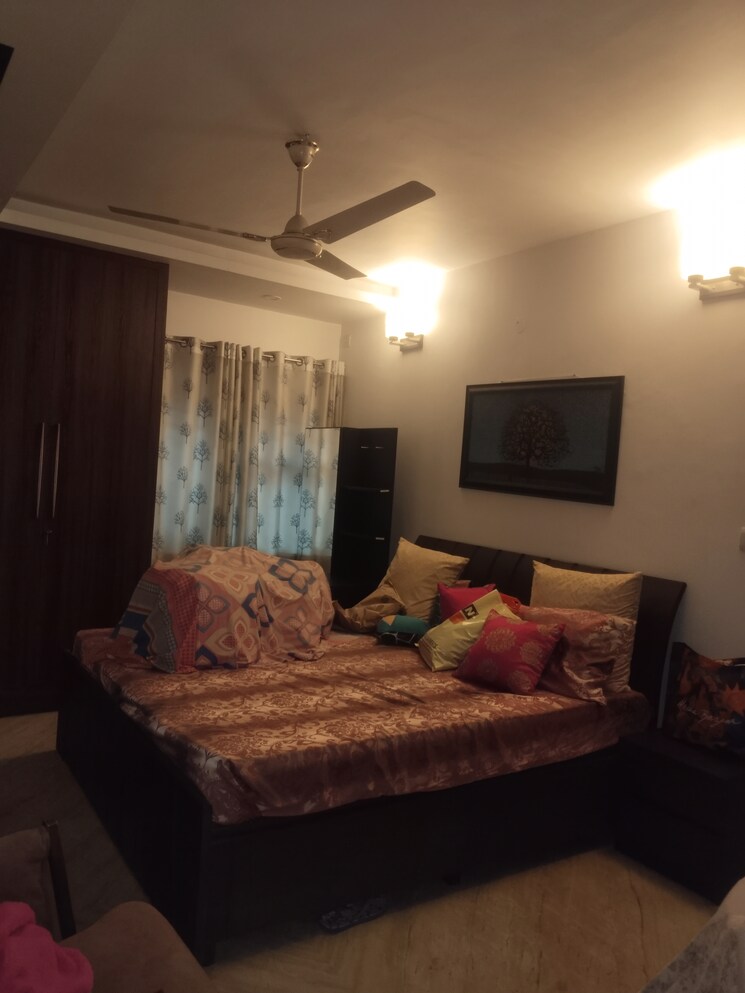 Bedroom, sarita vihar 3 Bedroom 2000 Sq.Ft. Apartment In Sarita Vihar Delhi 9401470