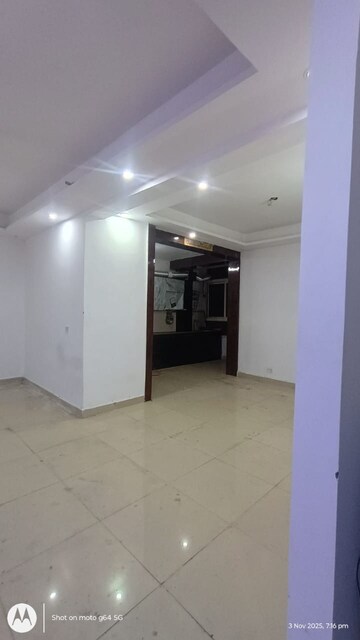 Room in 4 BHK Apartment at Kbnows Apartment, Sector 16 Greater Noida – for Rent