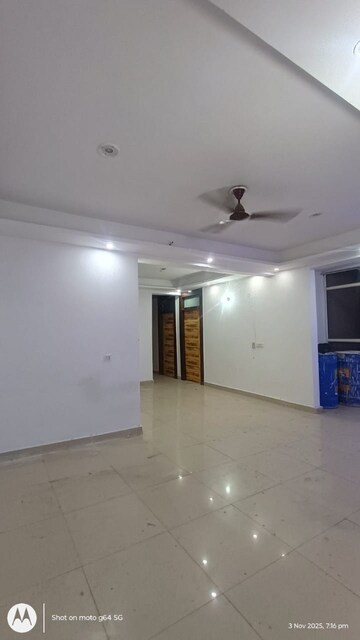 Room in 4 BHK Apartment at Kbnows Apartment, Sector 16 Greater Noida – for Rent