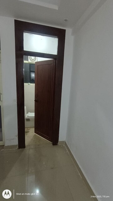 Room in 4 BHK Apartment at Kbnows Apartment, Sector 16 Greater Noida – for Rent