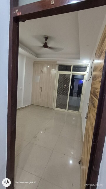 Bathroom in 4 BHK Apartment at Kbnows Apartment, Sector 16 Greater Noida – for Rent
