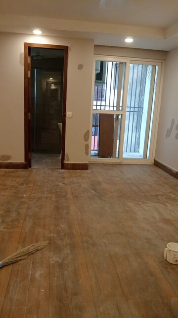 Room in 3 BHK Apartment at Greater Kailash I – for Rent