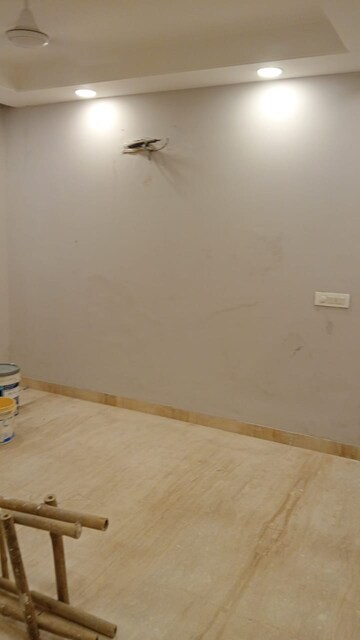 Room in 3 BHK Apartment at Greater Kailash I – for Rent