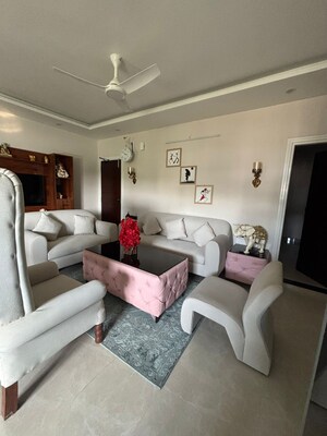 Living Room in 2 BHK Builder Floor at JakhaN-Rajpur Road – for Rent