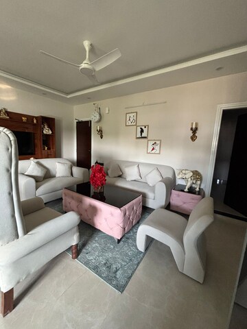 Living Room in 2 BHK Builder Floor at JakhaN-Rajpur Road – for Rent