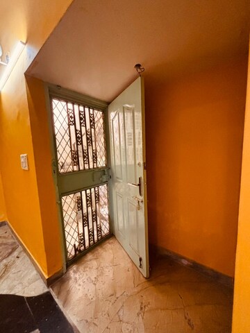 Room in 3 BHK Apartment at Shakti Khand iv – for Rent