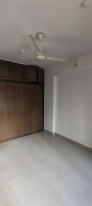 Room in 3 BHK Apartment at Ajmera Golden Rays, Andheri West – for Sale