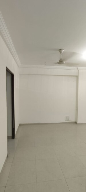 Room in 3 BHK Apartment at Ajmera Golden Rays, Andheri West – for Sale