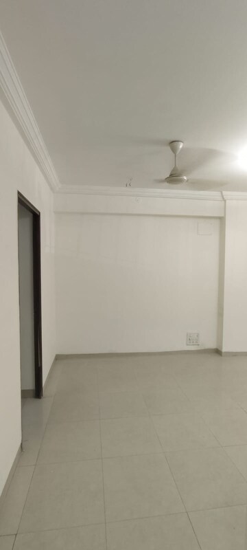 Room in 3 BHK Apartment at Ajmera Golden Rays, Andheri West – for Sale