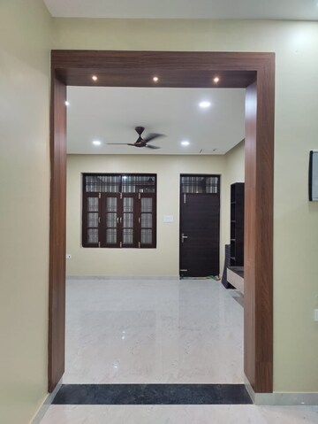 Room in 3 BHK Independent House at Jankipuram Vistar – for Sale