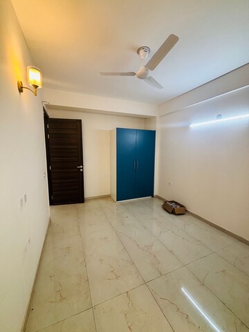 Room in 3.5 BHK Apartment at Smart World Gems, Sector 89 – for Rent